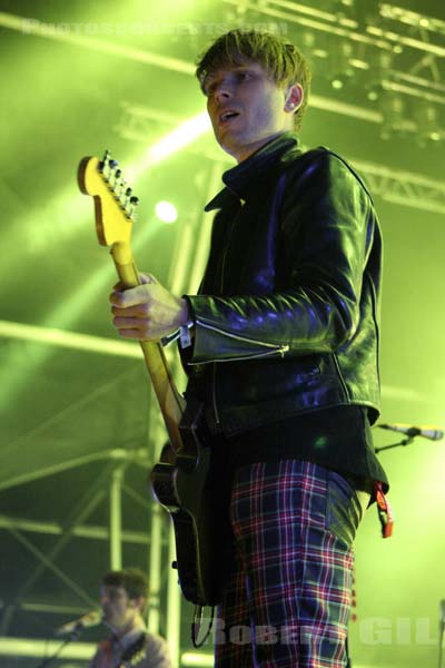 FRANZ FERDINAND - 2009-07-30 - PAREDES DE COURA (Portugal) - Praia do Tabuao - 